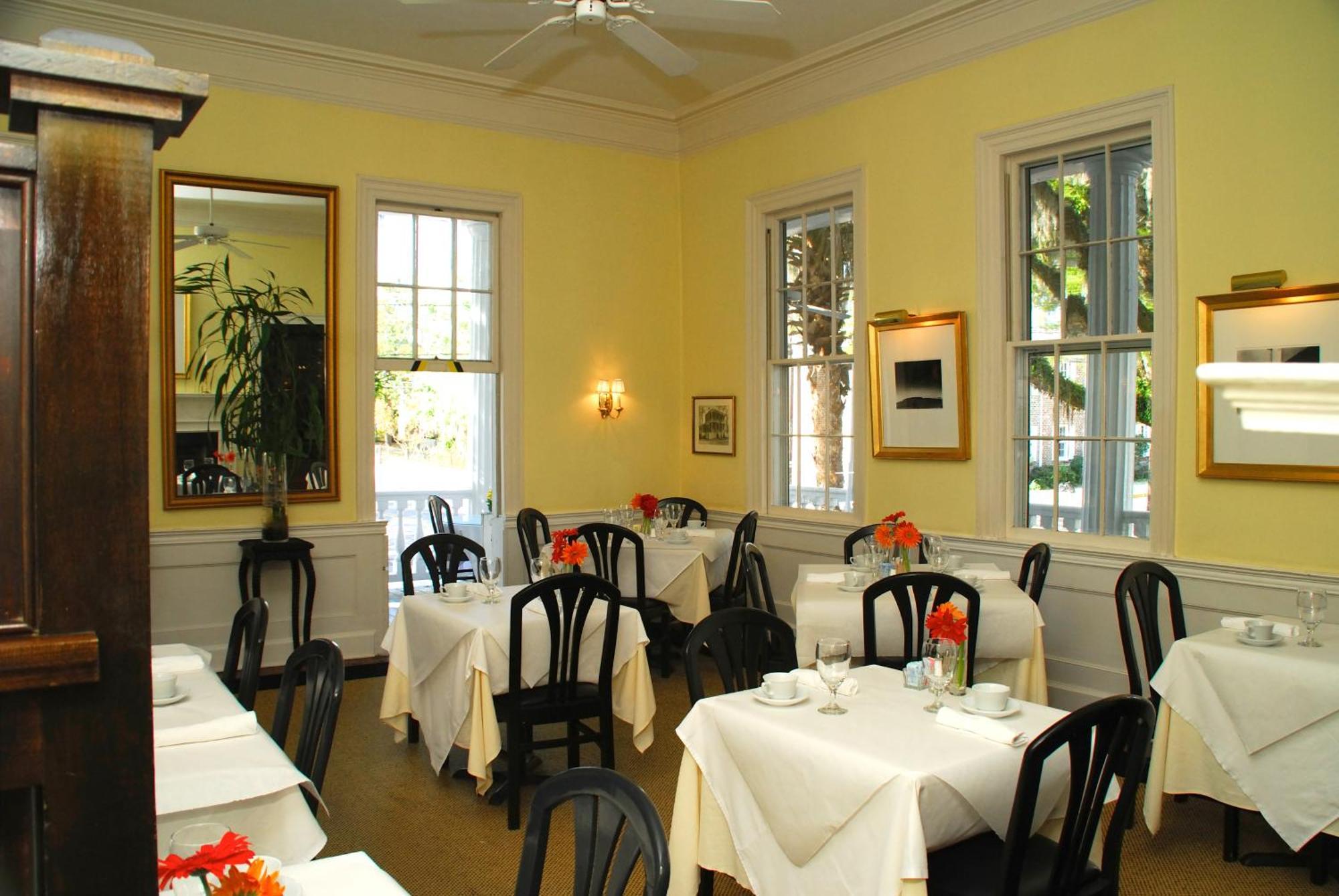 Rhett House Bed & Breakfast Beaufort Restoran gambar
